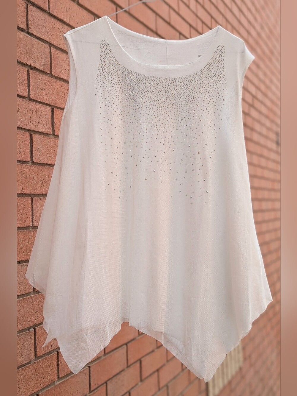 NWT Women's White Sleeveless Chiffon Blouse w/Rhinestones & Assymetrical Hem - Picture 2 of 14
